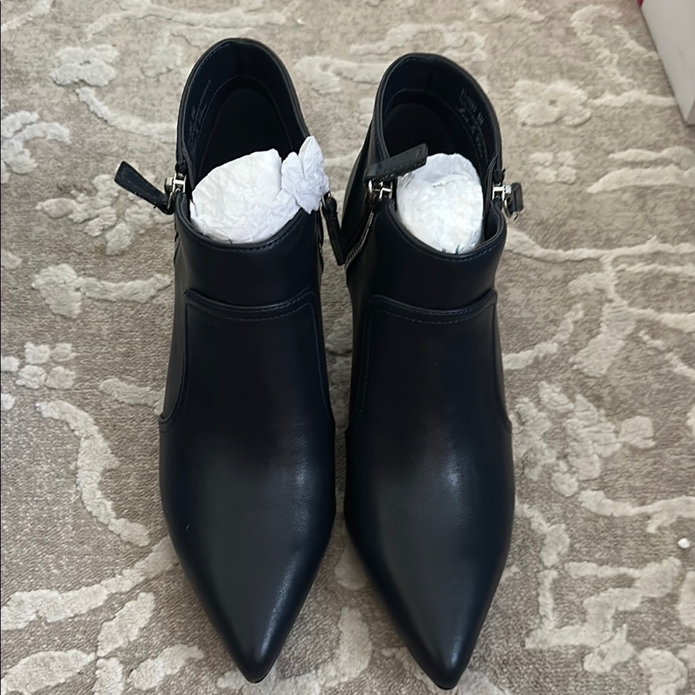 Easy Street Annalee Black Leather Ankle Booties. Size 8. New with tags.